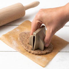 Formă de stea cu scorțișoară Zenker cu mecanism de pliere – Formă ergonomică pentru steluțe perfecte cu scorțișoară – Formă de biscuiți pliabilă cu motiv de stea – Fabricată în Germania, Aurie