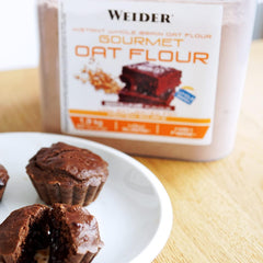 Făină de ovăz Weider Gourmet (1,9 kg) aromă de brownie. Fulgi de ovăz integrali. Sursă de proteine cu conținut scăzut de zahăr.