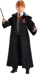 Mattel Harry Potter - Ron Weasley Sammlerpuppe (ca. 26 cm) mit Hogwarts-Uniform, Gryffindor-Robe und Zauberstab, Spielzeug ab 6 Jahren FYM52