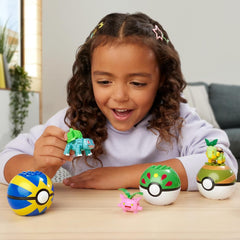 MEGA Pokémon Actionfigur-Bauspielzeug, Pflanze-Typ Trainerteam mit 118 Teilen, bewegliche Bisasam-, Chelast-, Hoppspross- und Myrapla-Figuren, Geschenkidee für Kinder, HWR77
