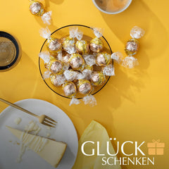Lindt Chocolate | Pungă LINDOR Cheesecake | 1kg | 80 de bile de ciocolată albă cu lapte cu umplutură de cheesecake care se topește în gură | Cadou de ciocolată de împărțit