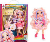 Rainbow High Junior High Rock Band - Bella, Pink - 23 cm Modepuppe mit Bassgitarre, Individuell mit Aufklebern Gestaltbar, Beweglich, Süßes Spielzeug für Kinder ab 4 Jahren