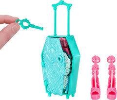 Monster High Skulltimate Secrets Lagoona Blue Puppe und Zubehörset, Destination: Gore-geous Oasis mit Koffer und über 19 Zubehörteilen wie Kleidung, JDR51