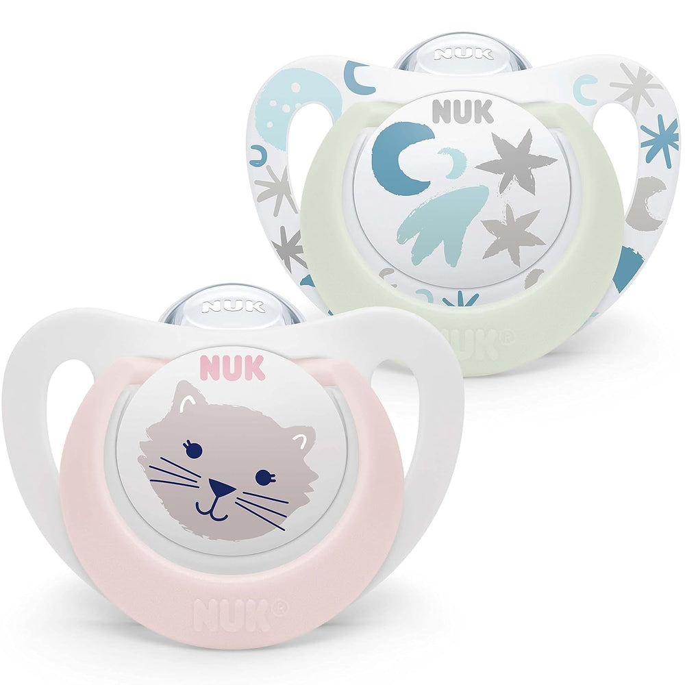Suzetă NUK Star Night & Day pentru bebeluși 0-6 luni, strălucește în întuneric, silicon fără BPA, pisică roz, pachet de 2