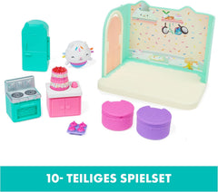 CASA DE PĂPȘI DREAMWORKS A LUI GABBY - Cameră Deluxe, Cofetărie cu Cakey, Bucătărie cu Kuchi (Română: Cakey), 3 piese de mobilier și 2 cutii surpriză cu accesorii, potrivită pentru copii cu vârsta de 3 ani și peste