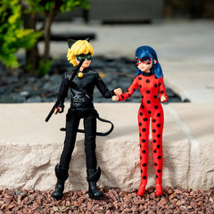 BANDAI - Miraculous Ladybug - Pack mit 2 26 cm Gelenkpuppen - Schatulle Ladybug und Cat Noir - Miraculous Spielzeug Puppe - Kinderspielzeug ab 4 Jahren - P50365