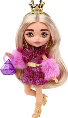 Barbie Extra Minis, blondem Pferdeschwanz, Goldener Krone, Ohrringen und Königinnengürtel, lila Diamanttasche, rosa Paillettenkleid, inkl. Barbiepuppe, Geschenk für Kinder ab 3 Jahren,HJK67