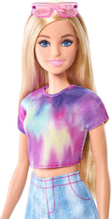 Păpușă Barbie Mysteries: Detectivii de pe plajă Malibu cu ținută și accesorii caracteristice, inclusiv ochelari de soare, JFV63