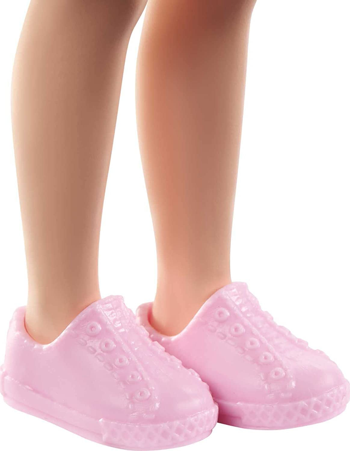Barbie GTN88 - Păpușa Chelsea Career, Doctor, cu ținută și accesorii profesionale, jucărie pentru vârste de 3 ani și peste