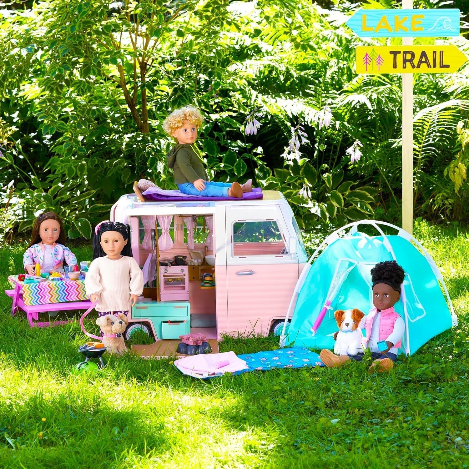 Our Generation - Reese - Bewegliche 46 cm-Puppe - Lebensechte braune Augen & langes braunes Haar - Handgepäck und Reisezubehör - Vorgetäuschtes Spiel - Spielzeug für Kinder ab 3 Jahren