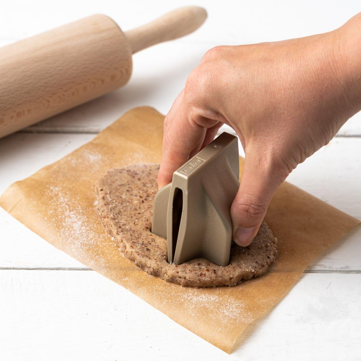 Formă de stea cu scorțișoară Zenker cu mecanism de pliere – Formă ergonomică pentru steluțe perfecte cu scorțișoară – Formă de biscuiți pliabilă cu motiv de stea – Fabricată în Germania, Aurie