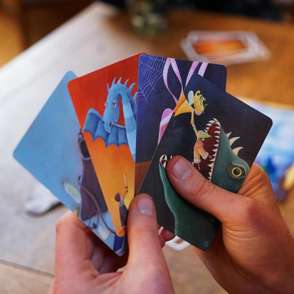 Asmodee, Dixit, versiune germană, joc de bază, O imagine valorează cât o mie de cuvinte, joc creativ de familie pentru 3-8 jucători cu vârsta de 8 ani și peste, Jocul anului 2010 cu o durată de joc de 30 de minute
