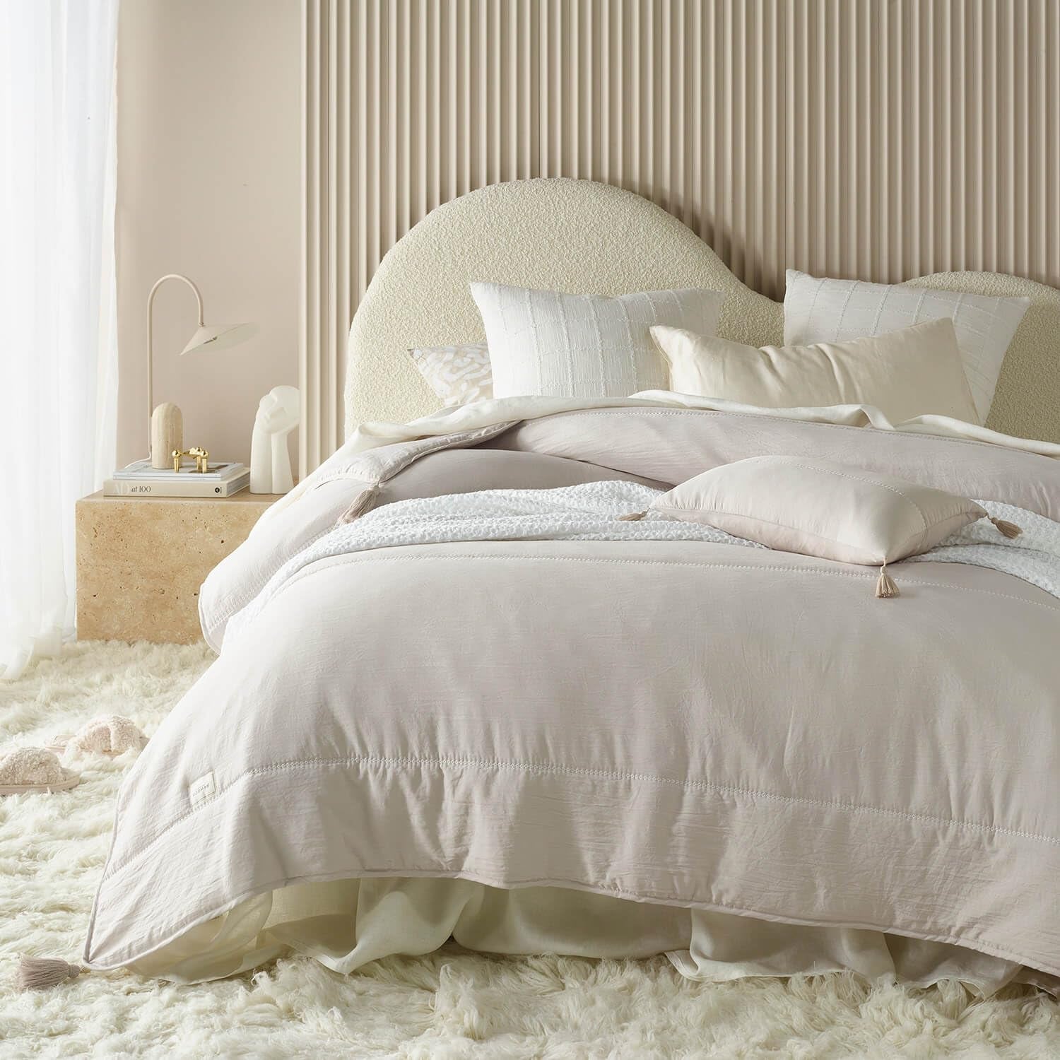ROOM99 Noemi Cuvertură de pat elegantă în crem 170 X 210 Cm Cuvertură de pat versatilă ca cuvertură de pat sau canapea Pătură de aruncat pentru pat și canapea Stilul quilt Ideal ca cuvertură de pat Paturi si Cuverturi Besuche den ROOM99-Store Bej 200X220