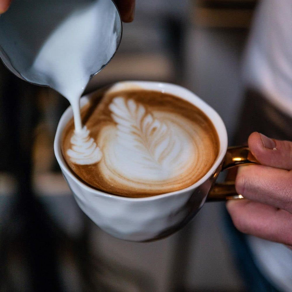 Espresso N°10 de la Coffee858 - Amestec de espresso puternic și picant, format din 70% boabe Arabica din Brazilia și 30% Robusta (1000g)