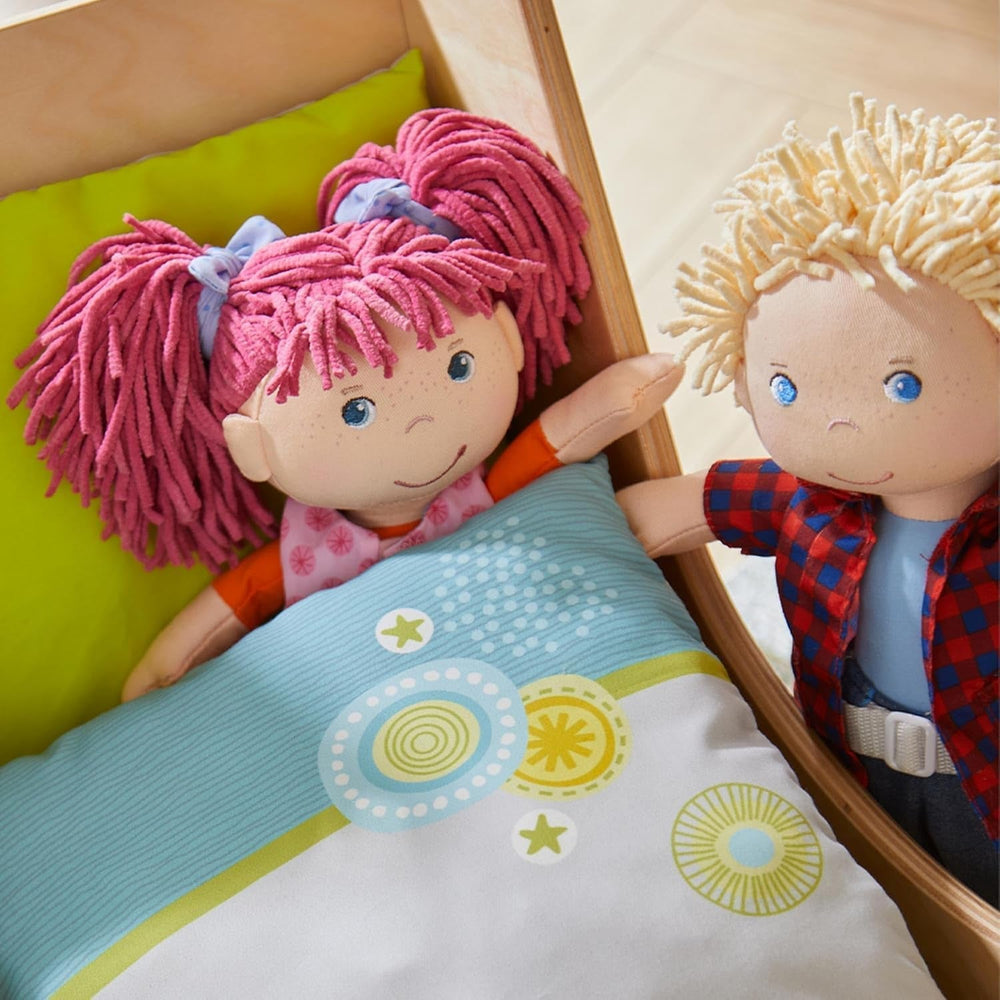 HABA Puppe Lilli-Lou – Weiche Stoffpuppe ab 18 Monaten – 30 cm mit Kleidung & Haaren – Ideale Spielgefährtin für Kleinkinder – 1302842001