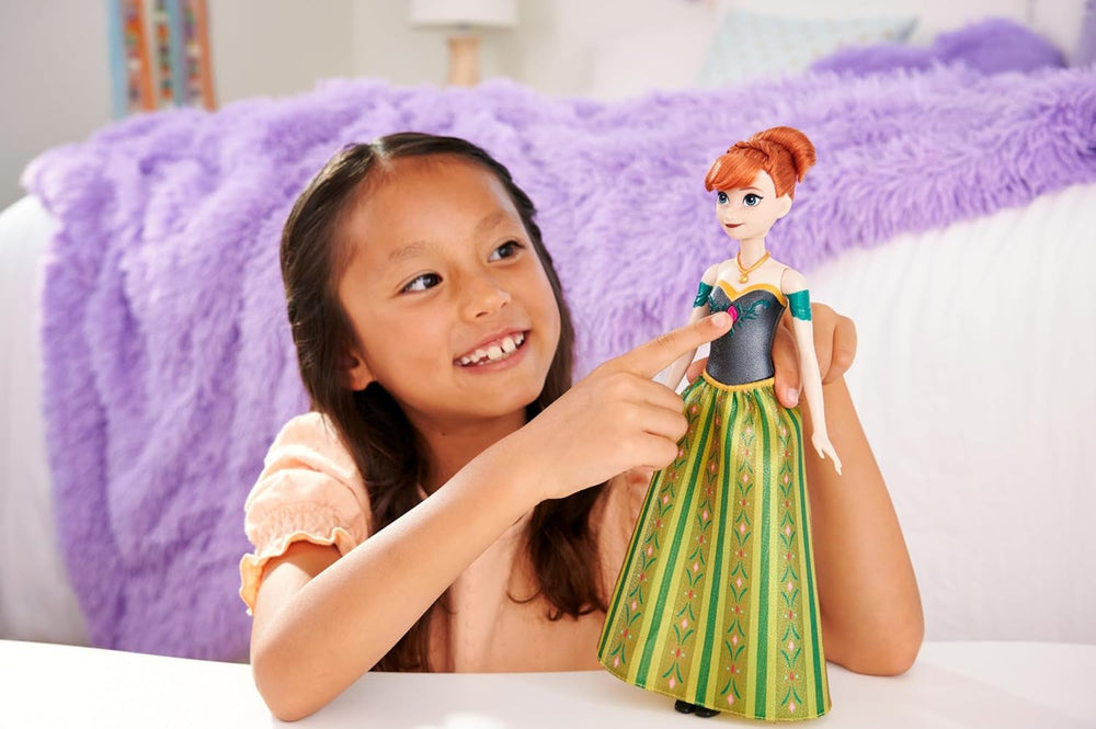 Jucării Mattel din Disney Frozen, păpușă de modă Anna cântătoare în ținută emblematică, cântă „Pentru prima dată” din filmul Disney în engleză, franceză, germană, italiană, JDL59