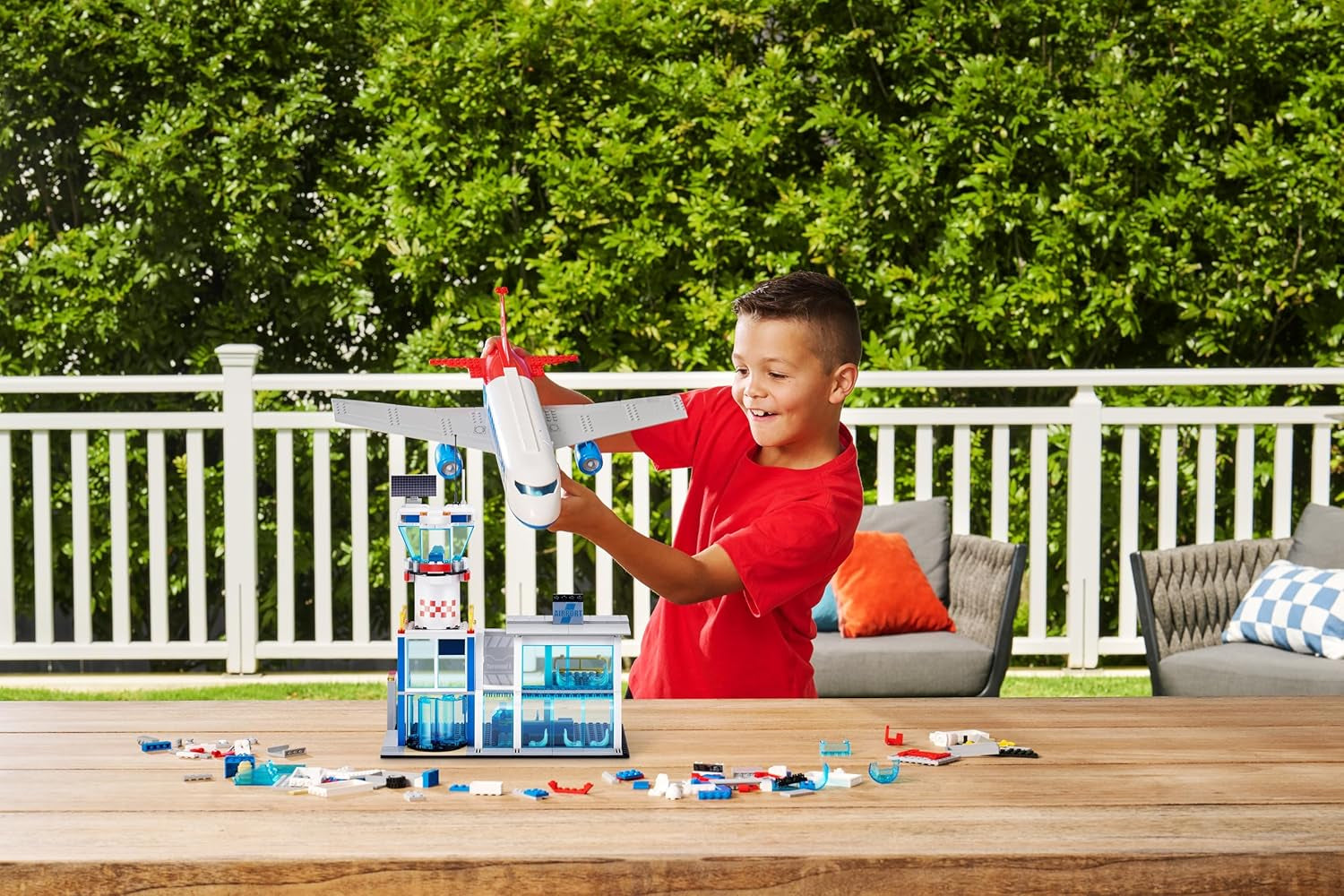 MAX Adventure Spielset Flughafen (793 Teile) Bausteine Spielzeug für Kinder ab 5 Jahren Fahrzeuge Auspacken Entdecken