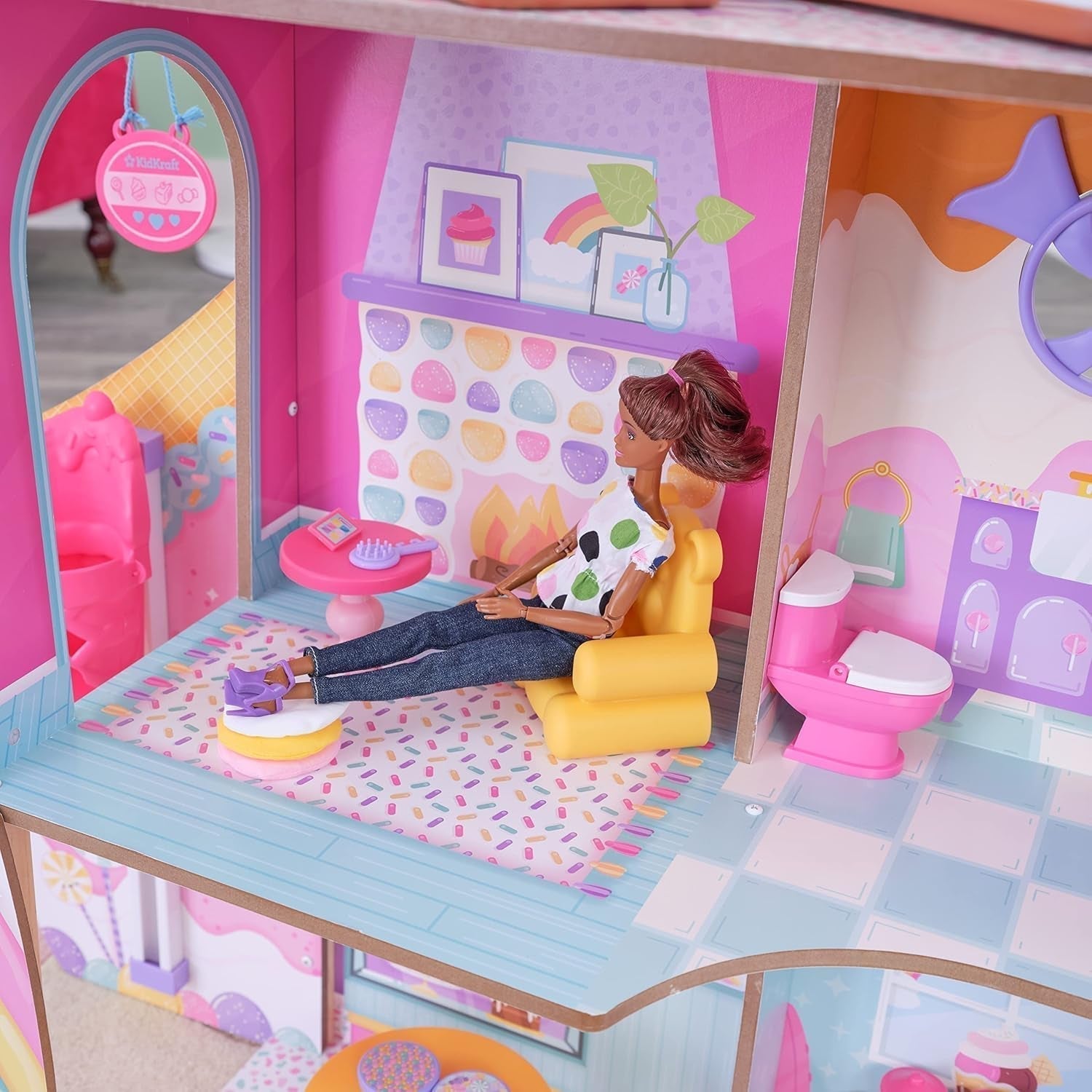 Casă de păpuși din lemn Kidkraft Candy Castle cu mobilier și accesorii, casă cu figurină Llama Unicorn, lift pentru tort de înghețată și scaun de cauciuc pentru păpuși, jucărie pentru copii de la 3 ani, 20242 Casute de papusi Naty Shop