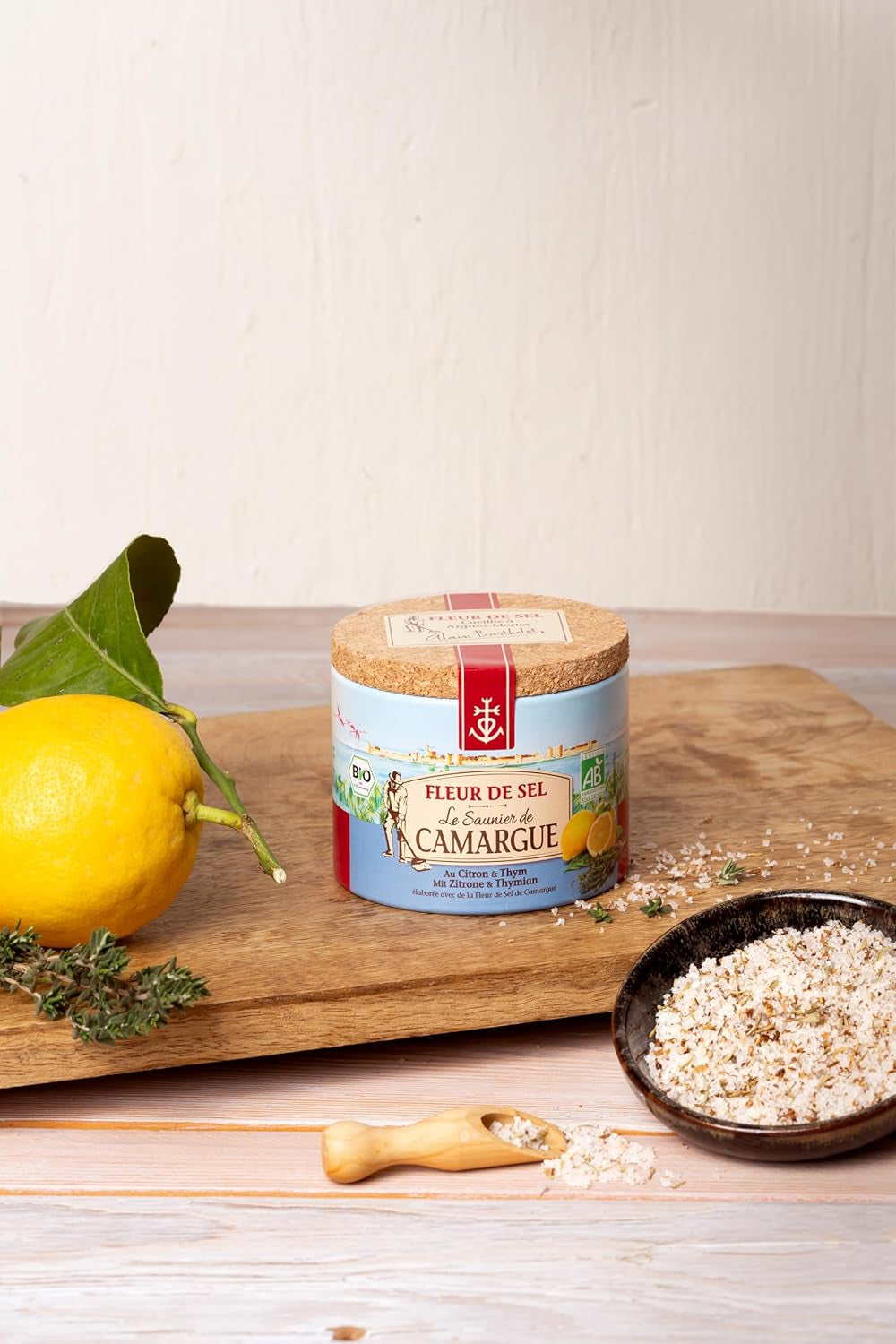 Le Saunier de Camargue Fleur De-Sel Zitrone Thymian in 125 g Dose, Premium Meersalz aus Süd-Frankreich, Ideal als Finishing von Speisen und zum Verfeinern von Gerichten