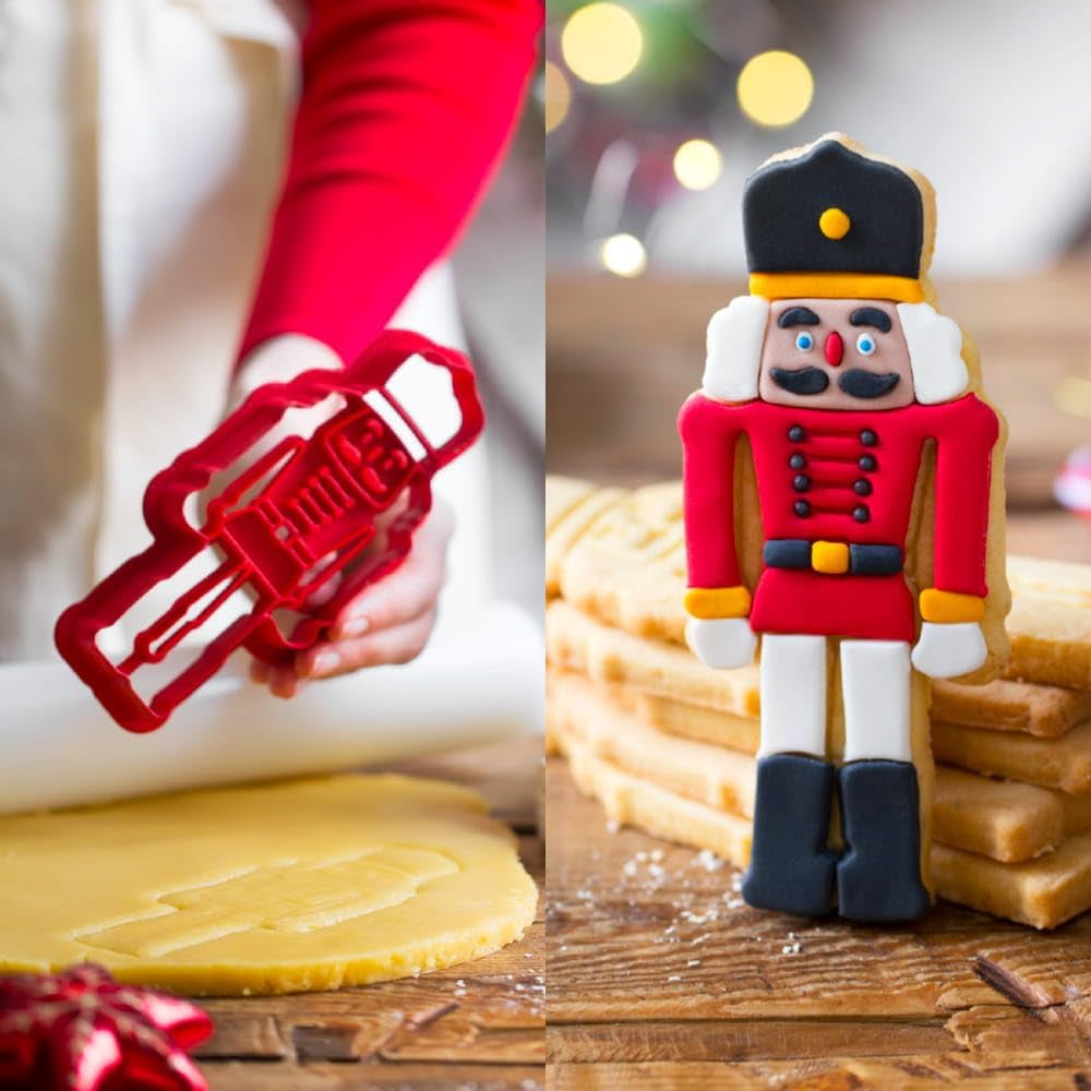 0255045 Formă de biscuiți din plastic, tip spărgător de nuci, roșie