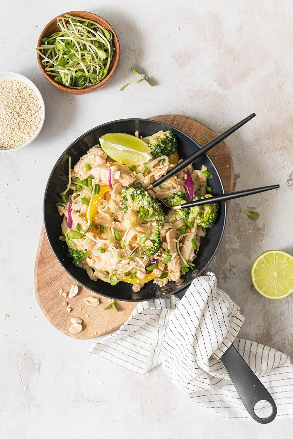 Tăiței Fettuccine Konjac Bio Shirataki Diet-Food - 300g, cu conținut scăzut de carbohidrați, fără zahăr, keto, vegan, cu conținut scăzut de calorii, fără gluten și fără ouă, preparați din făină de Konjac