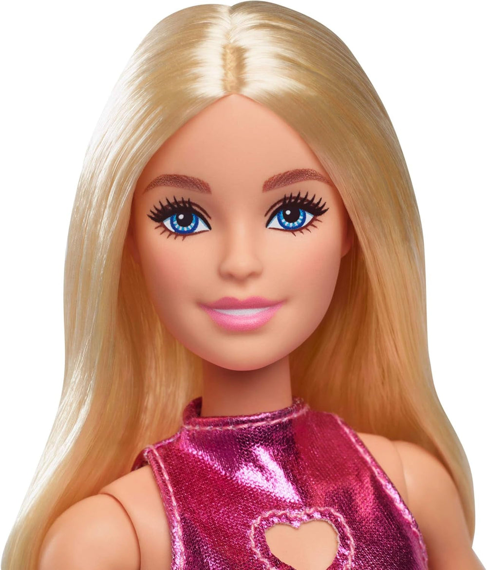 Barbie Fashionistas-Puppe Nr. 230 mit blondem Haar, rosa Metallic-Minikleid mit Herz-Aussparung, weißem Armband und High Heels, HYT88