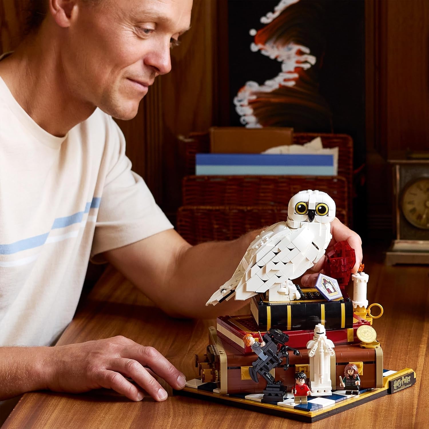 LEGO Harry Potter Stein der Weisen - Sammleredition - DIY Deko - Modellbau mit Miniatur Filmszenen - Hedwig Eulenfigur, 3 Minifiguren - Geschenk zum Vatertag - 76466