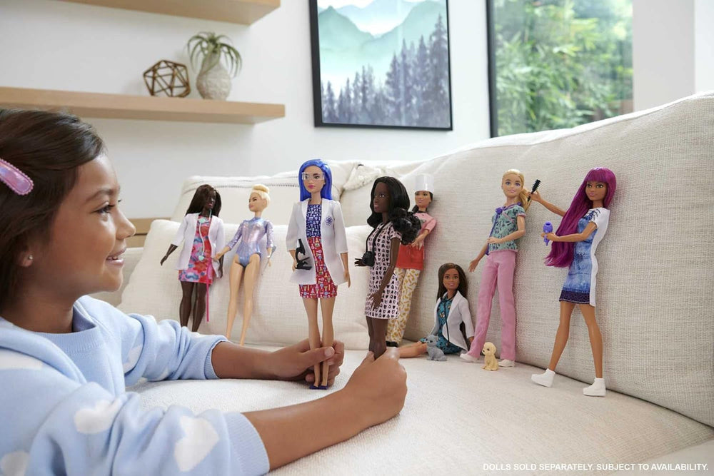 Barbie GTW39 - Krankenschwester-Puppe (ca. 30 cm) mit Oberteil mit Aufdruck und Pinker Hose, weißen Schuhen und Stethoskop, tolles Spielzeug Geschenk für Kinder ab 3 Jahren