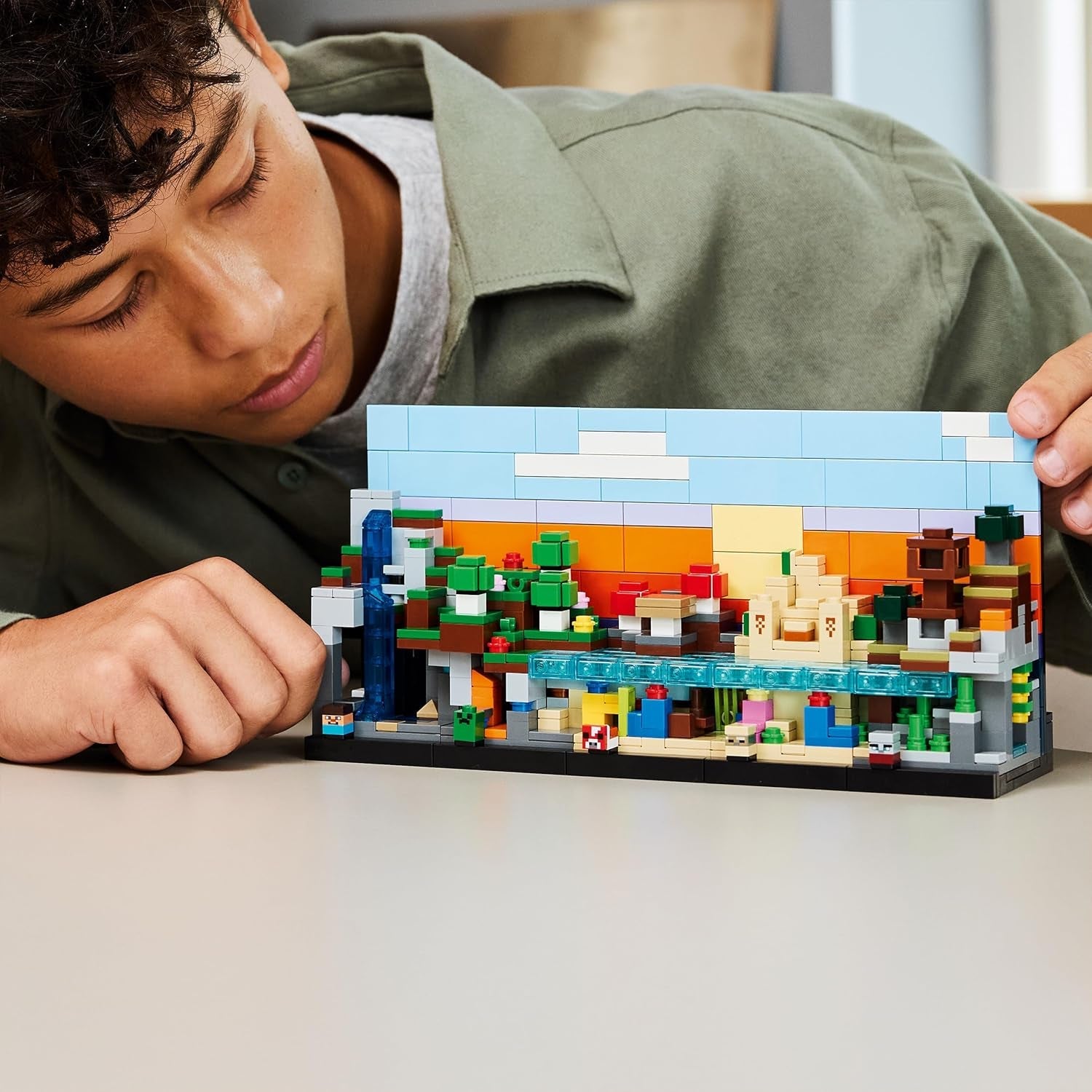 LEGO Minecraft Mini-Biome - DIY Deko Set - 3D Puzzle mit 5 Mikrofiguren - Kreatives Spielset zum Bauen und Sammeln - Gamer Geschenk für Jungen, Mädchen und Teenager ab 12 Jahren - 21589