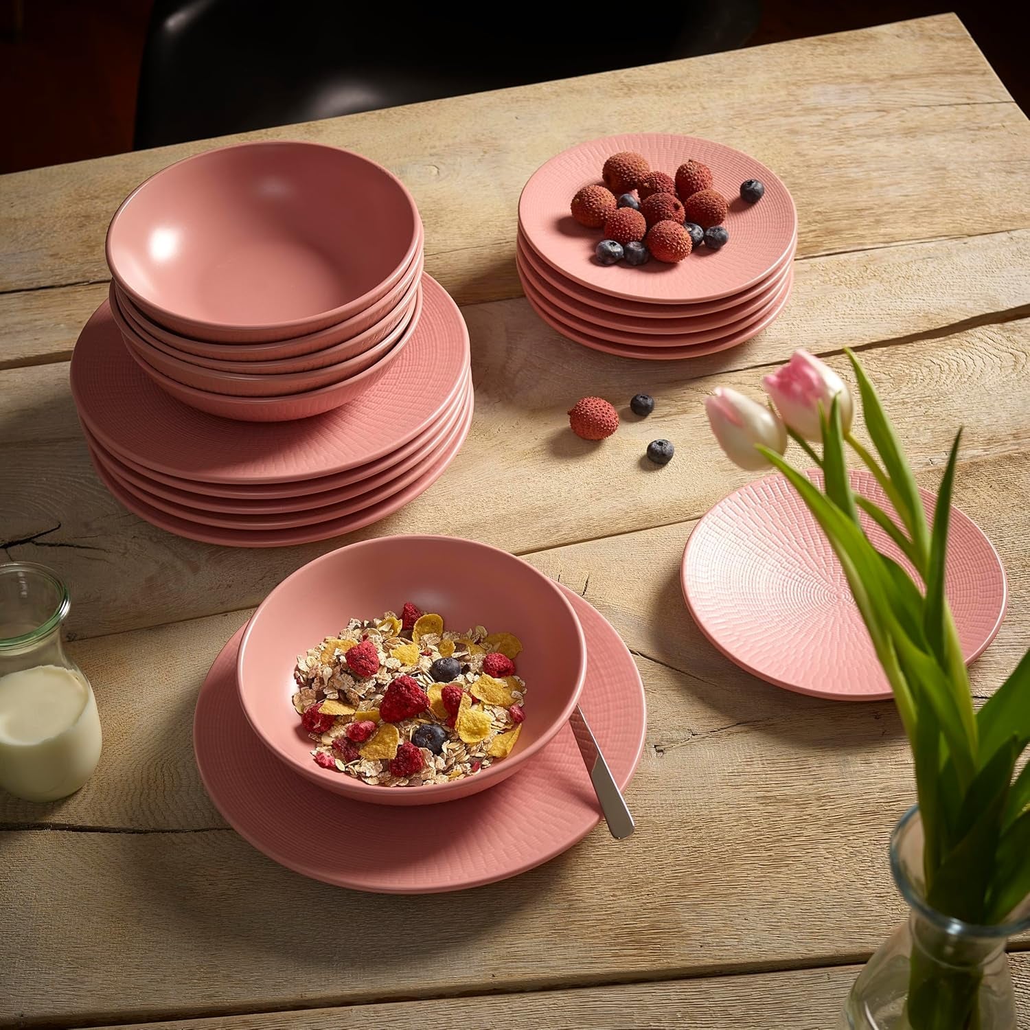 Set de veselă vintage ECHTWERK, 12 piese, design natural „Blanka”, pentru 4 persoane, set elegant de veselă din gresie texturată cu 4 farfurii de cină, 4 farfurii laterale, 4 farfurii de sumă, roz
