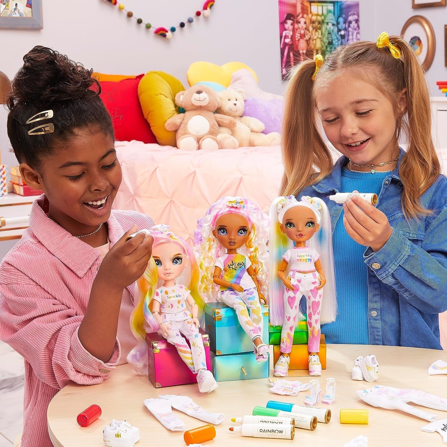 Rainbow High Color & Create DIY Modepuppe - Grüne Augen, Zöpfe, extra Top & Schuhe, abwaschbare Regenbogenstifte - Ausmalen, Gestalten, Spielen, Auswaschen - für Kinder von 4-12 Jahren und Sammler