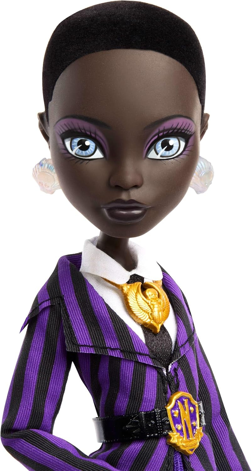 Monster High x Wednesday-Puppe mit Zubehör, Bianca Barclay-Sammelfigur in der Uniform der Nevermore Academy mit Sirenen-Amulett, Rucksack und Puppenständer, JDR71