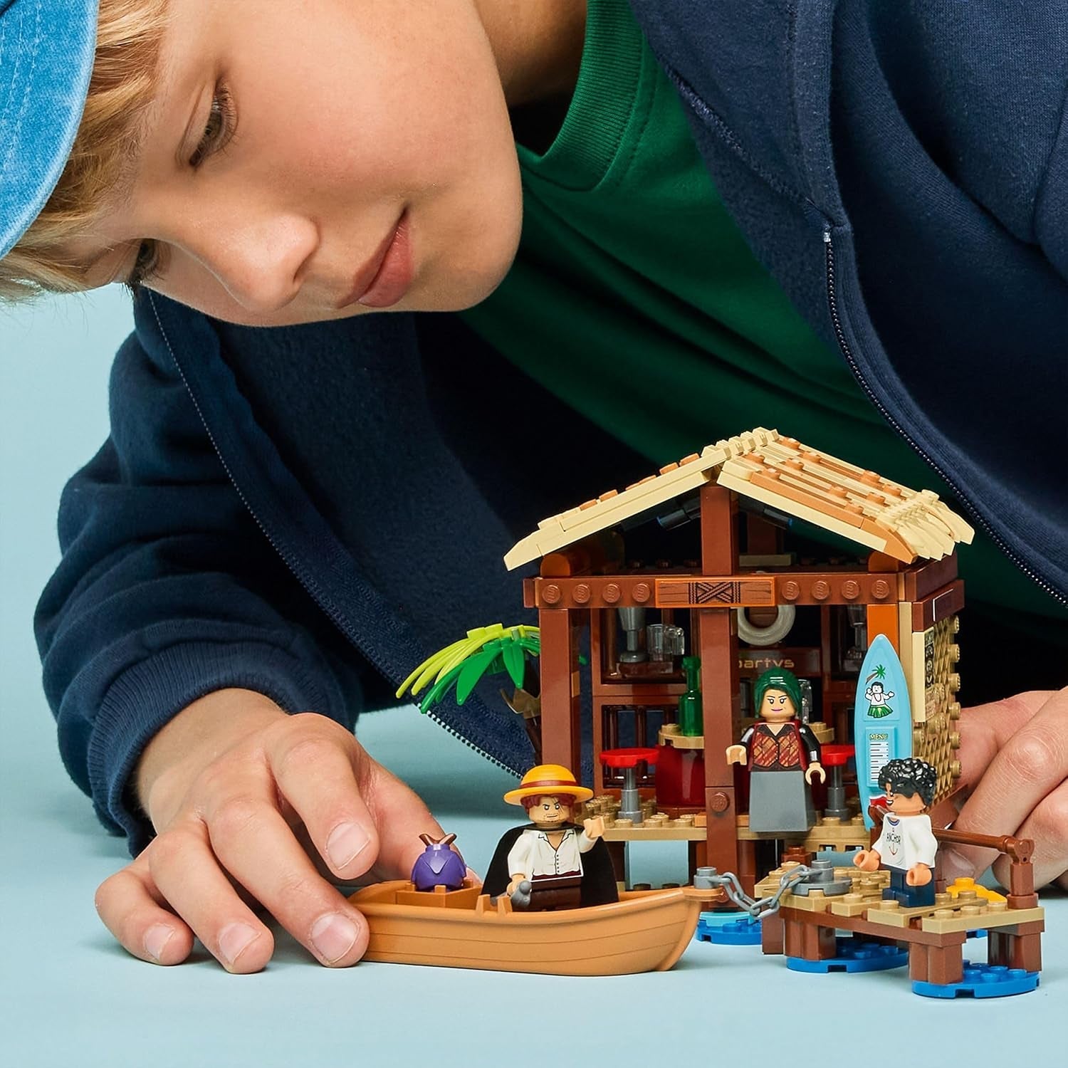 LEGO ONE PIECE Windmühlendorf-Hütte - Spielzeug mit Boot, Jungen Ruffy, Shanks & Makino Minifiguren sowie Zubehör - inkl. Steckbrief - Anime-Geschenk für Jungen, Mädchen & Fans ab 8 Jahren - 75636