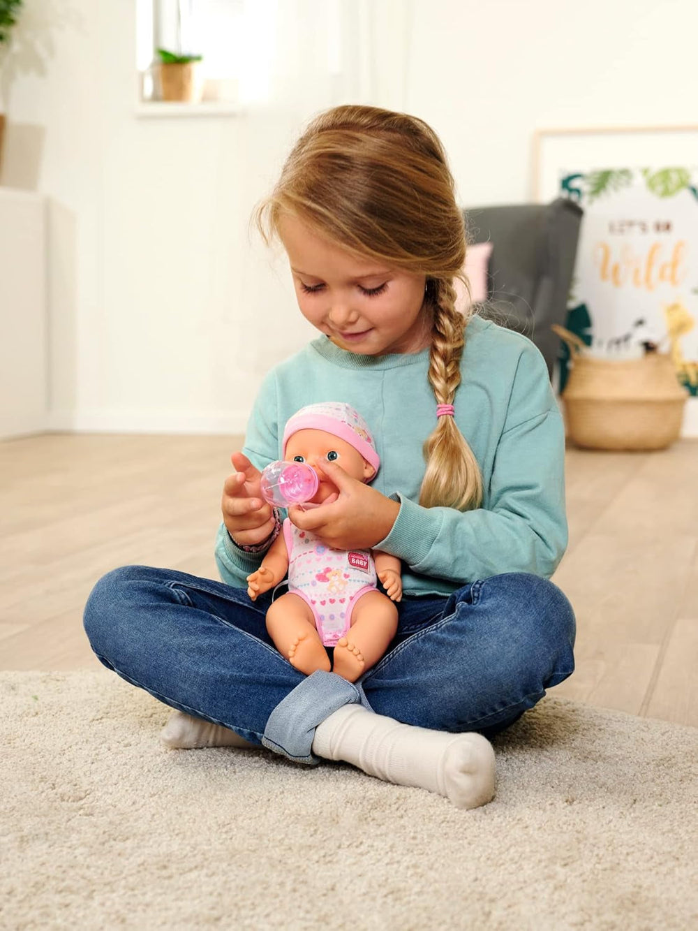Simba 105037800 - New Born Babyset, 2-fach sortiert, es wird nur ein Artikel geliefert, Vollvinylpuppe mit Trink- und Nässfunktion, Schnuller, Flasche, Topf und Lätzchen, 30cm, ab 3 Jahren