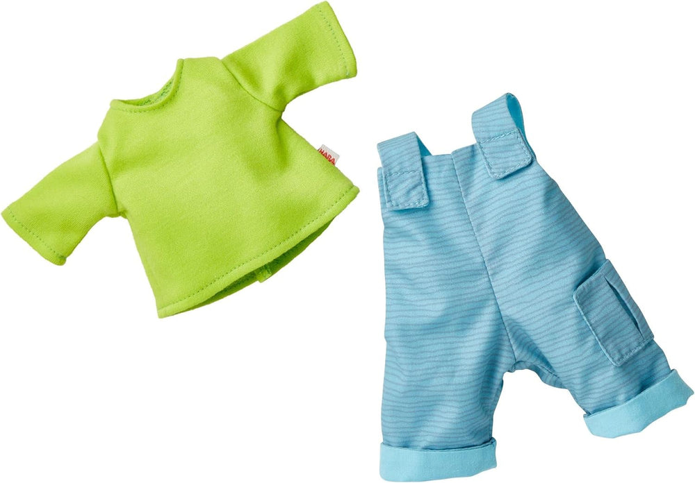 HABA Kleiderset Freizeitspass – T-Shirt und Latzhose für 30 cm HABA Puppen – Pflegeleicht und waschbar bei 30°C – Ab 18 Monaten – 1305979001