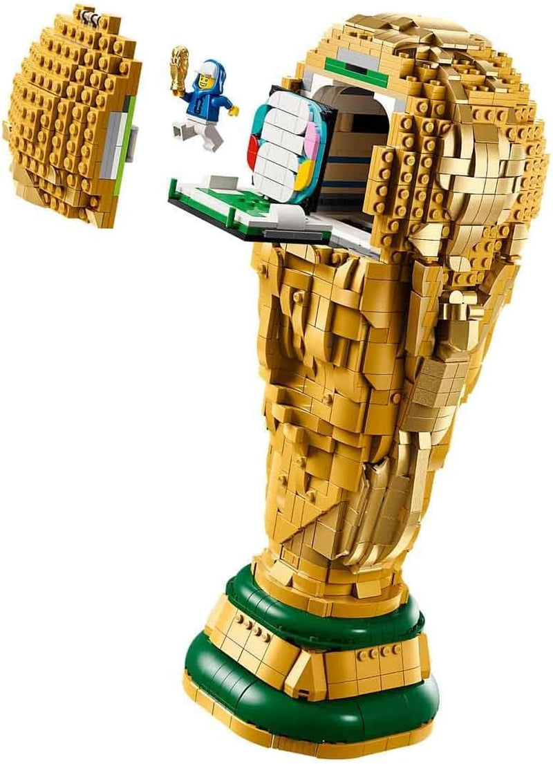 LEGO Editions Sports Offizieller Pokal der FIFA Fußball-Weltmeisterschaft - 3D DIY Modell mit sammelbarer Minifigur - Fußball Geschenkidee für Jungen & Mädchen ab 12 Jahren oder Vatertag - 43020