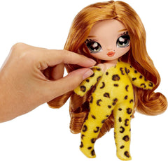NA! NA! NA! Surprise Fuzzy Surprise Serie 1 - JENNEL Jaguar - 18 cm posierbare Modepuppe - Jaguar-inspiriert mit beflocktem Körper, Beanie, Brille, Outfit, und Schuhe - Spielzeug für Kinder ab 4+