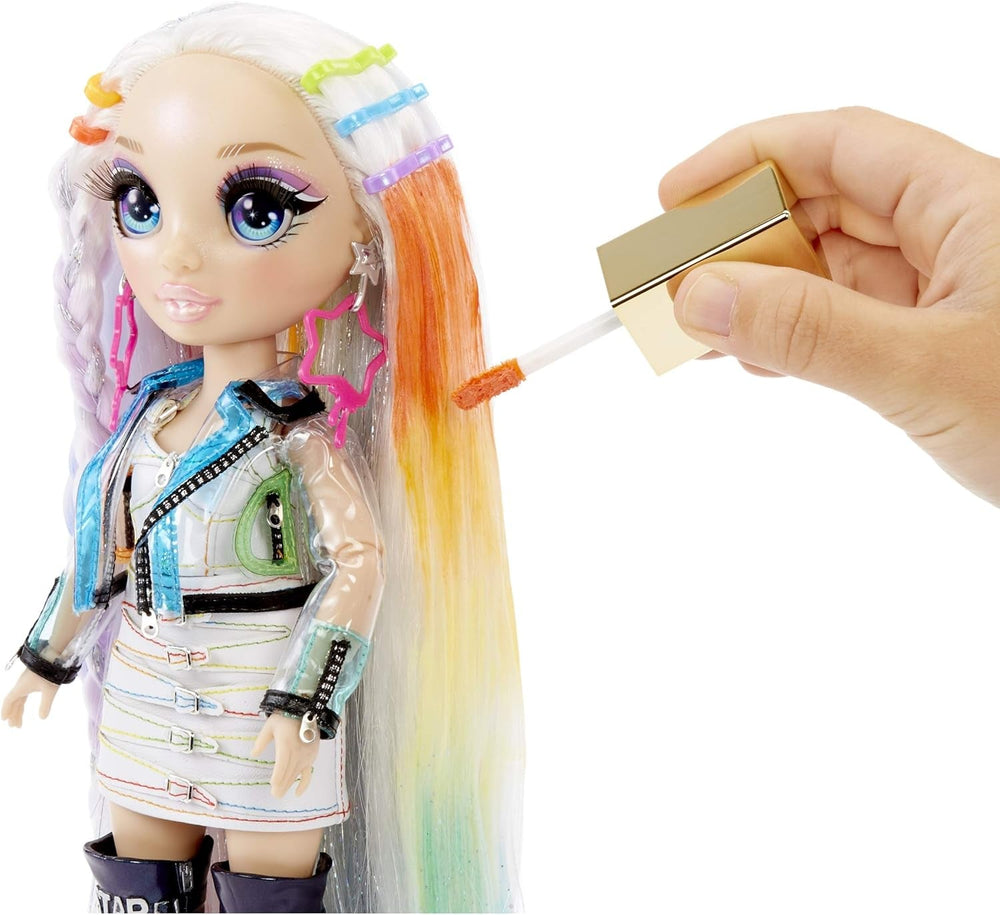 Rainbow High Haarstudio - Spielset mit exklusiver Amaya Raine Puppe mit langem Haar zum Stylen - inkl. auswaschbarer Haarkreide, Haarbürste, Accessoires - Geschenk für Kinder ab 6 Jahren