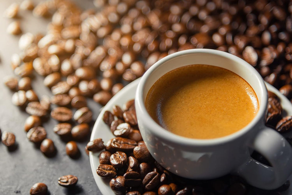 Caffe Crema E Aroma Kaffeebohnen 2kg (4x500g), Barista Kaffee schokoladig und säurearm, Espressobohnen kräftig, Bohnenkaffee mit Arabica und Robusta, feine Crema, ideal für Milchkaffee