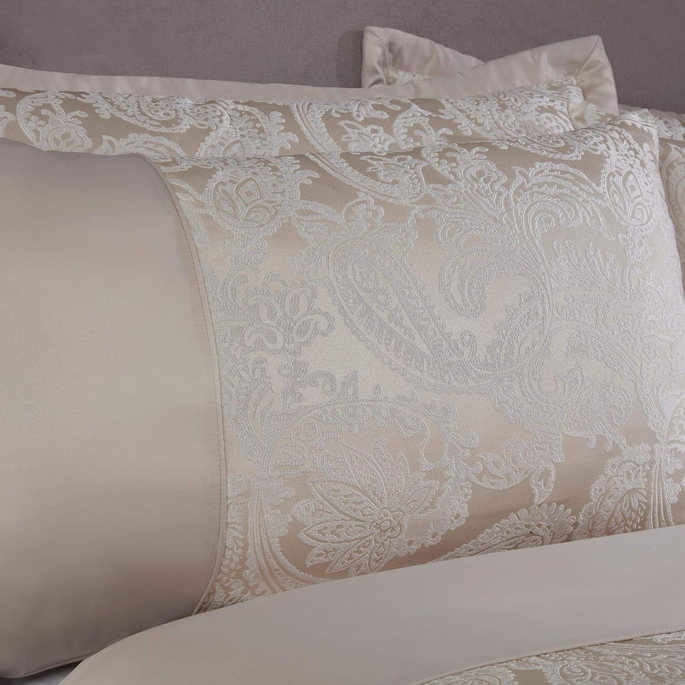 Plapumă Duchess pentru pat king-size, 100% poliester, de culoare crem Paturi si Cuverturi Emma Barclay