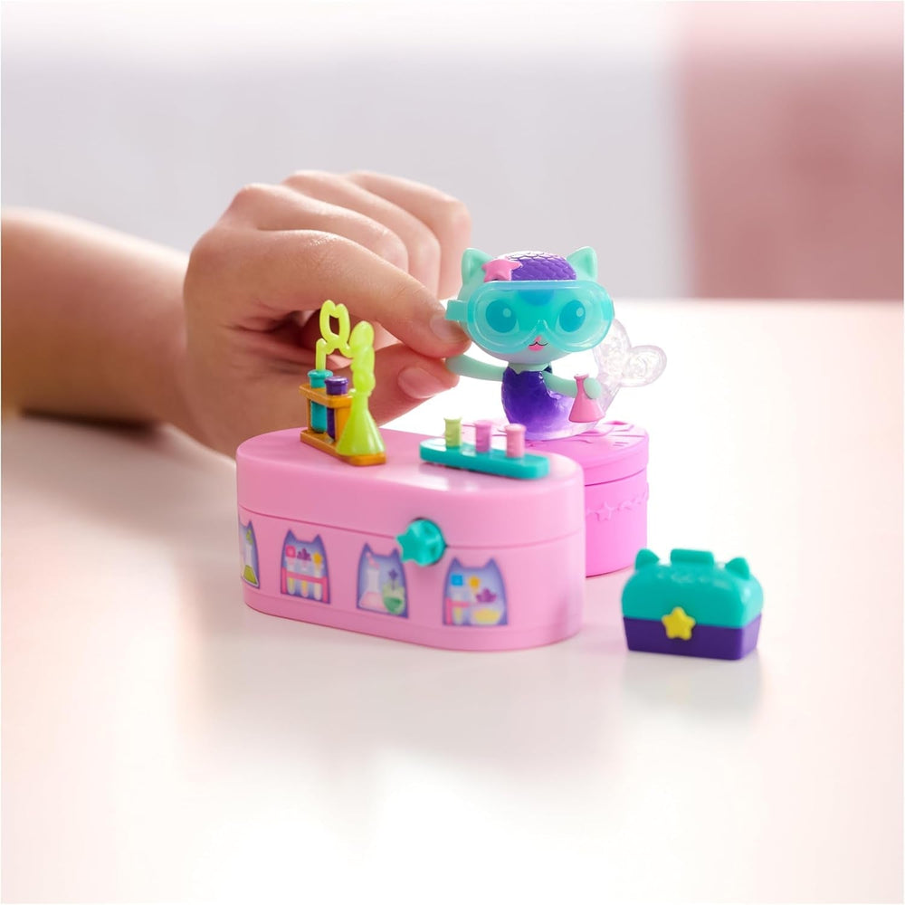 Gabby™S Dollhouse, Bobble Kitty Furniture Pack Of Meerkats, figură de pisică cu mobilier și accesorii pentru casa de păpuși, de la 3 ani Casute de papusi Naty Shop