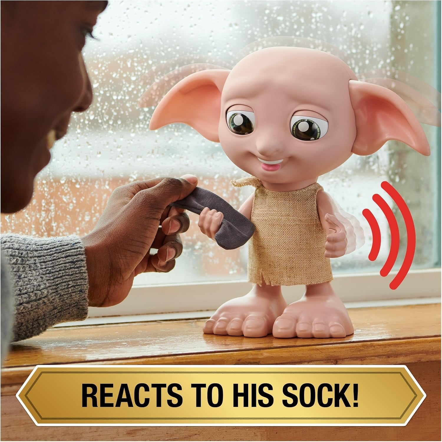 Spin Master 6067280 Wizarding World Harry Potter, interaktive Magical Dobby Elfenpuppe mit Socke, über 30 Geräusche und Sätze, 21,6cm, Spielzeug für Kinder, Black