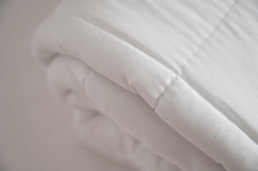 Plapuma TRAMAS+ 200 Gr/M² pentru paturi din fibre goale siliconizate - 150X220 Cm - Certificată Oeko Tex - Albă, moale, caldă, minimalistă - Pat 90 Cm Plapumi si pilote Naty Shop