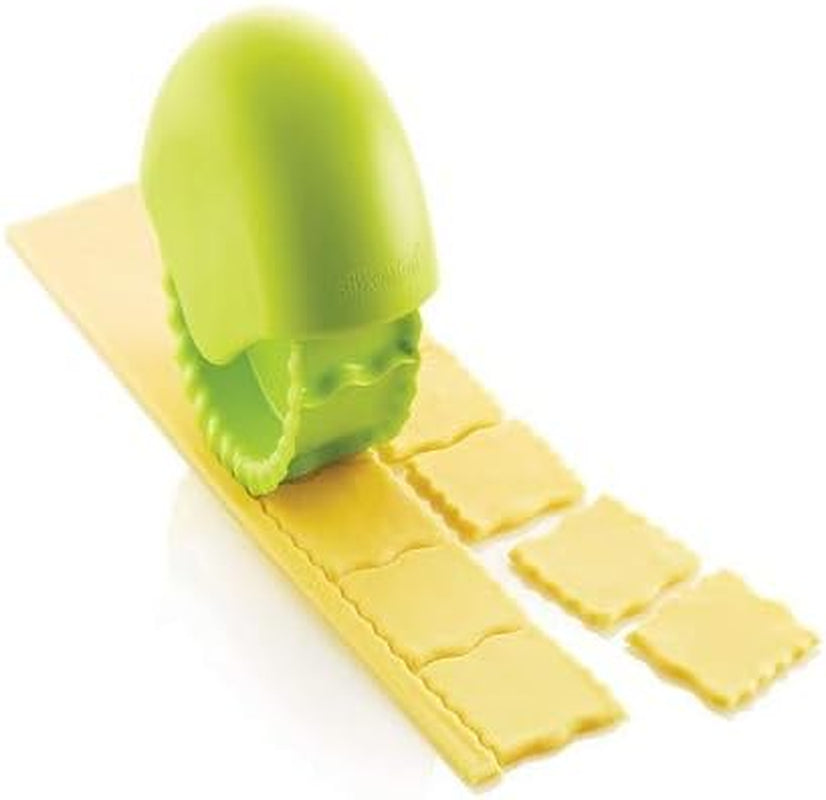 Silikomart | Roată de tăiat paste Snack'n'Roll, Rolă de aluat pentru paste și gustări, Verde, Dimensiuni 110 x 97 h78 mm, Fabricat în Italia