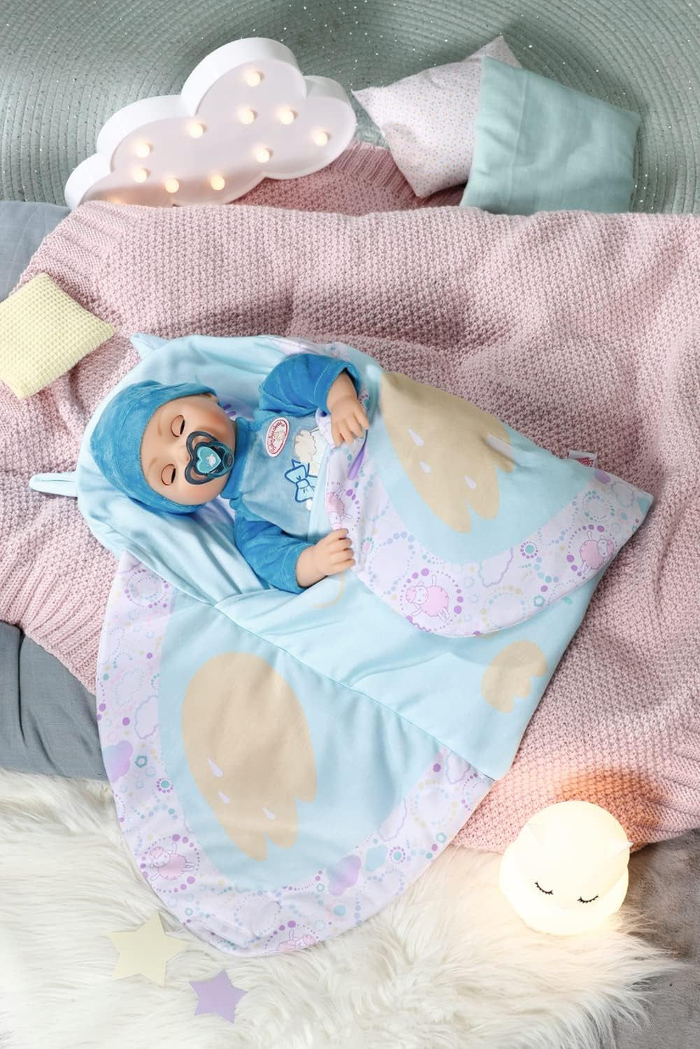 Baby Annabell Sweet Dreams Pucksack, lila Blaue Puckdecke mit Öhrchen-Details und Flügeldruck für 36 und 43 cm große Puppen, 706886 Zapf Creation