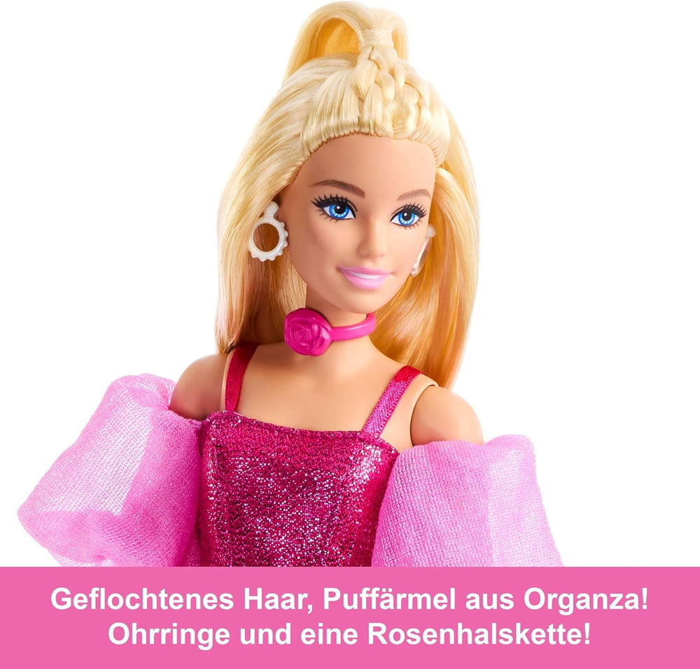 Păpușa Barbie Deluxe Style #5 într-o ținută roz metalizată, blondă, cu un top cu corset strălucitor și pantaloni strălucitori, cu accesorii precum un colier roz și o geantă de mână, JFP40