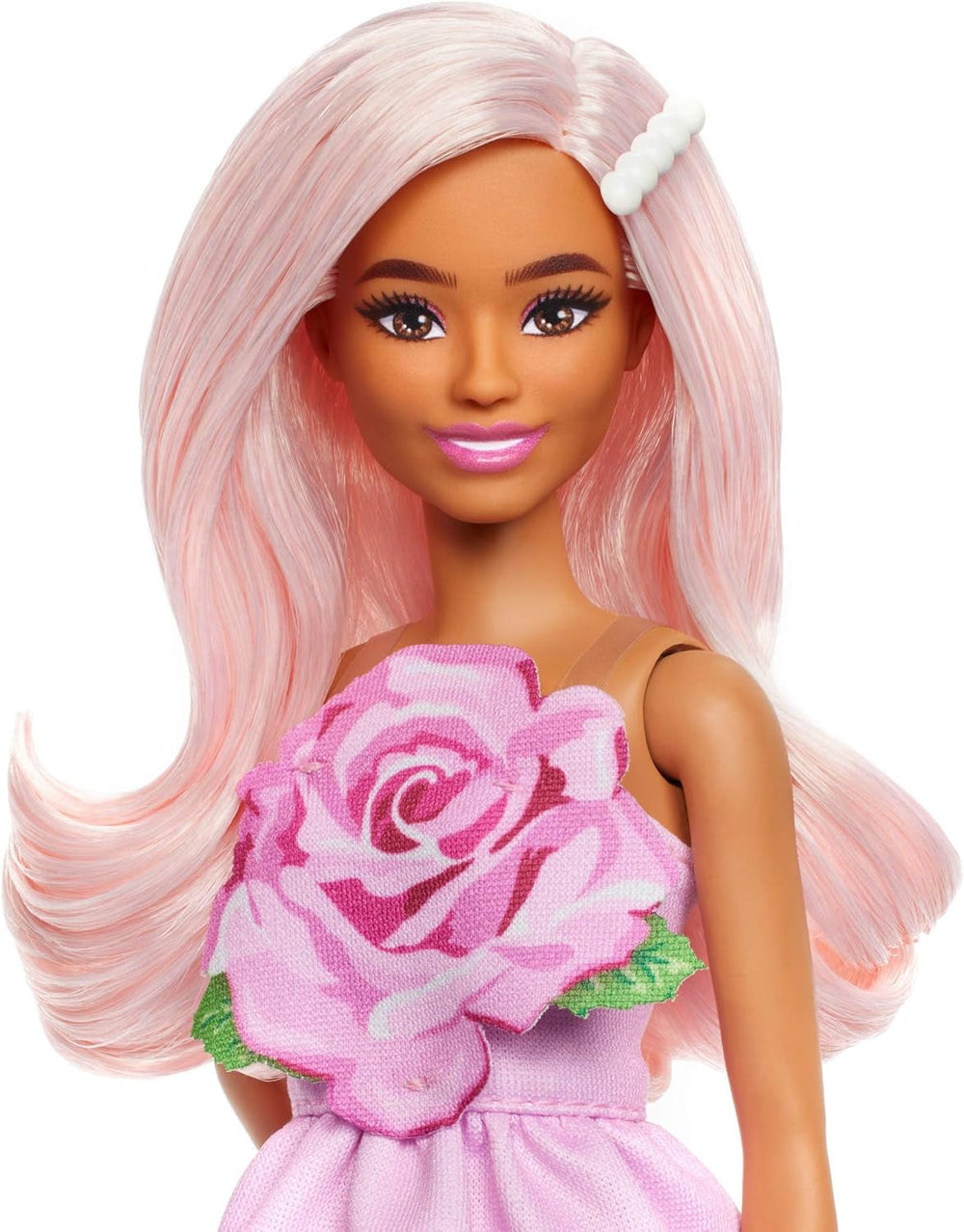 Păpușa Barbie Fashionistas nr. 238 cu păr roz pastel, rochie fără bretele cu corsaj roz, agrafă de păr cu perle și pantofi cu toc înalt și barete, HYT94