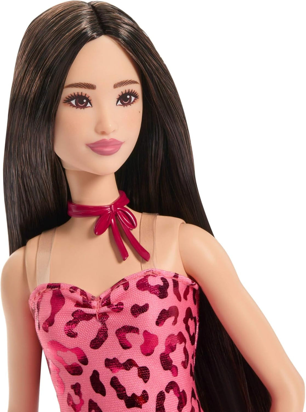 Barbie Fashionistas Puppe Nr. 246 in einem rosa, trägerlosen Kleid mit Leopardenmuster, mit schwarzem Haar und Zubehörteilen wie einem Schleifenhalsband und Stiefeln, JJN59