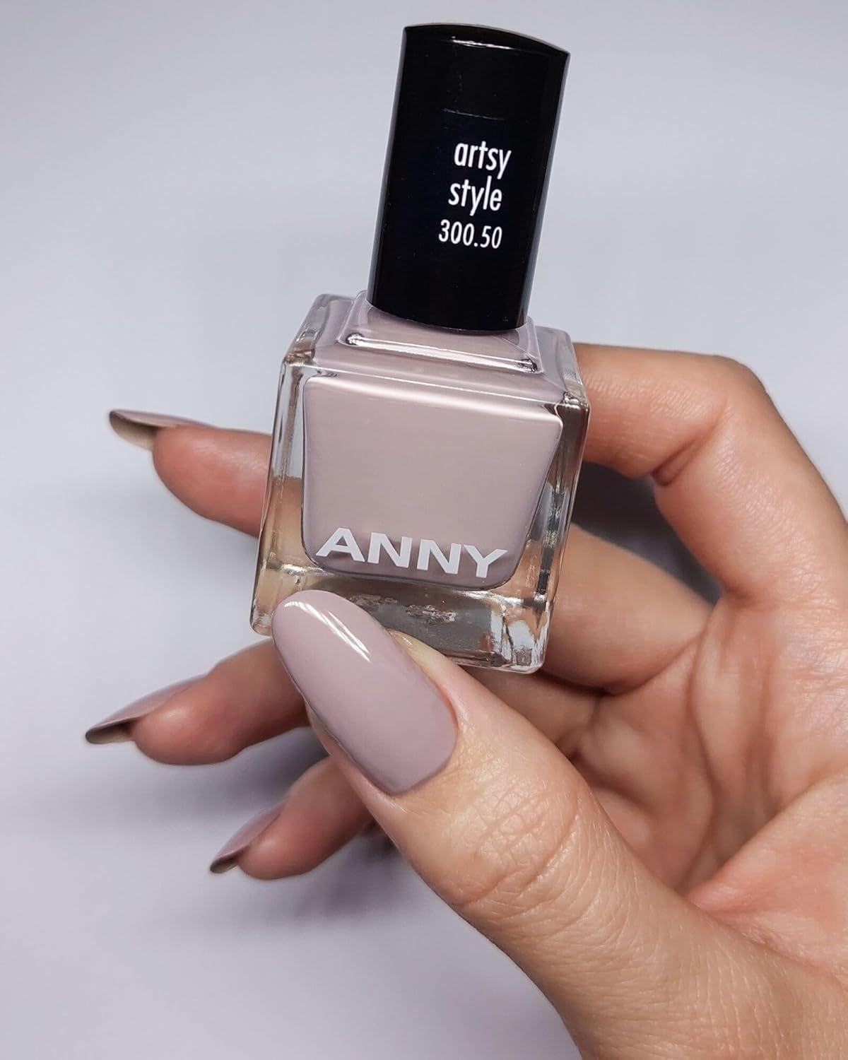 Oja ANNY – Oja colorată de înaltă calitate cu strălucire de lungă durată, rezistentă la ciobire și cu uscare rapidă, culoare: stil artistic - gri rece - 15 ml
