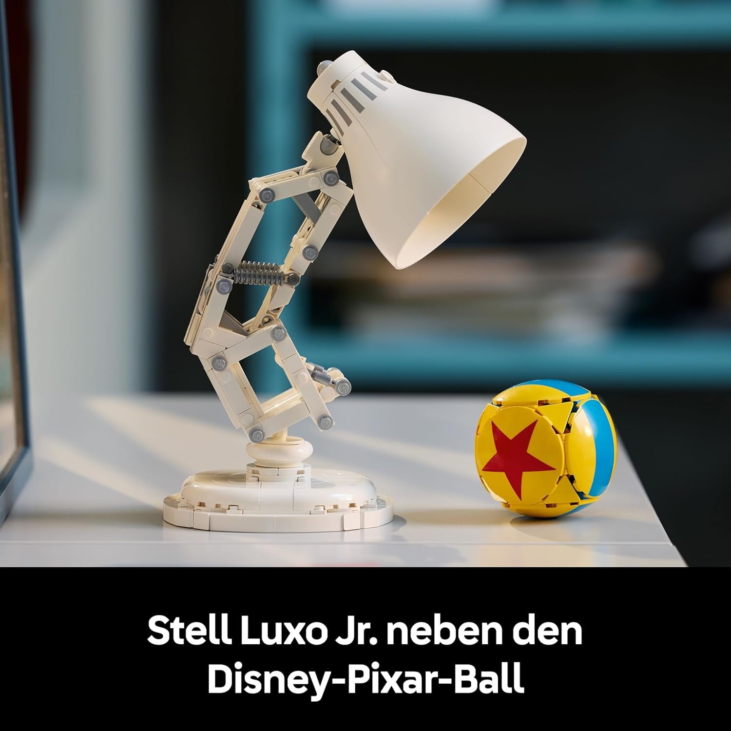 LEGO Ideas | Disney Pixar Set - Modellbau für Erwachsene - 3D Puzzle mit versteckten Filmreferenzen - DIY Schreibtisch Deko - Geschenkidee zum Vatertag für Sammler - 21357